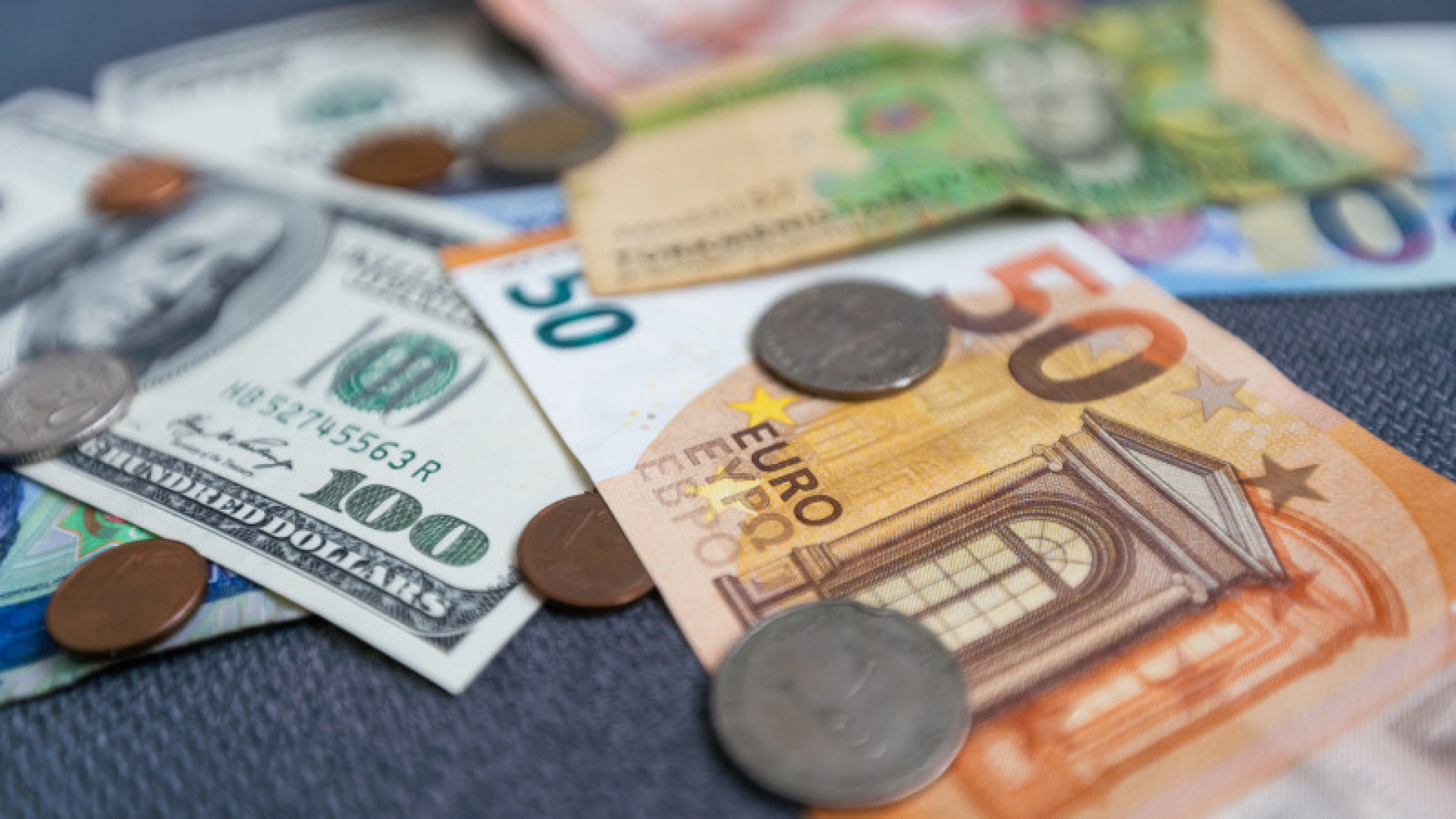 Рубль тенге доллар евро. Европейские деньги. Евро валюта к тенге. Тенге. Евро в тенге.