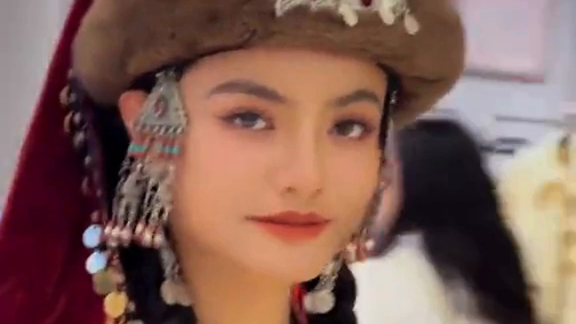 Реакцию иностранцев на казахские костюмы показали в TikTok