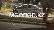 Полицейская машина врезалась в авто в Уральске