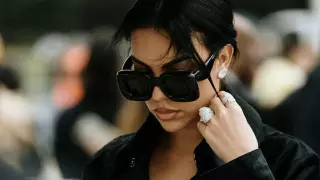 Джорджину Родригес выгнали из VIP-ложи из-за откровенного наряда