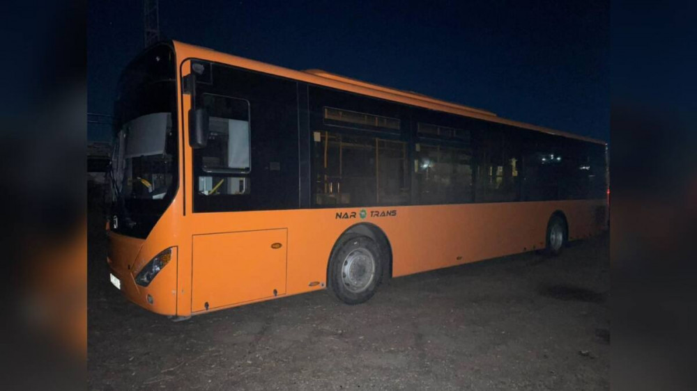 Автобус сбил женщину на остановке и продолжил маршрут в Экибастузе