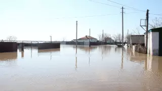 Жители Атбасара после паводков в 2017 году не могут заселиться в новые дома