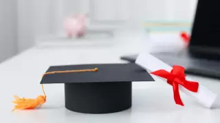 Школьницу из Арыси пригласили на учебу сразу в 21 университет мира