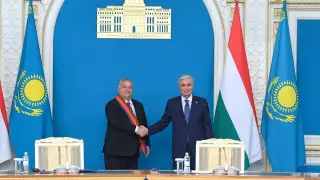 Токаев наградил премьер-министра Венгрии орденом "Достык"