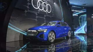 В Алматы представлены две версии новейшего электрического Audi Q8 e-tron
