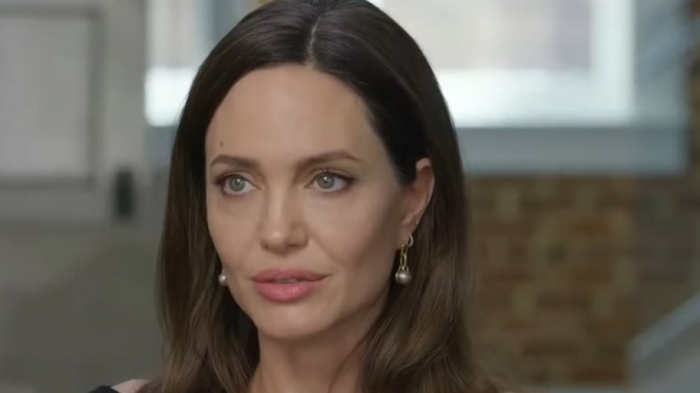 Дипфейк. Angelina Jolie учит свою дочку трахаться с ее новым парнем! | ПОРНО