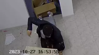 Изрезавшего девушку талдыкорганца отпустили домой? Полиция ответила на рассылку в сети