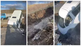 Автомобиль провалился "под землю" на улице в Усть-Каменогорске