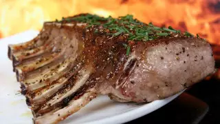 Гастроэнтеролог рассказала, почему баранина полезнее курицы