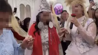 "Символ непорочности": красный платок невесты вызвал споры в Казнете