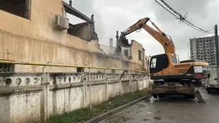 В Алматы сносят здание, незаконно построенное на земле госфонда