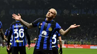 Футболист "Интера" забил фантастический гол почти с середины поля