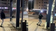 Мужчина разбил стекло остановки в Астане ради забавы