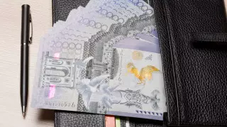 Сколько казахстанцев заработали на коррупционерах