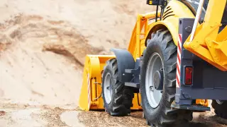 Самовольно пользовались недрами: казахстанцы украли песка на миллионы