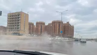 Крупный порыв теплосети попал на видео в Актау