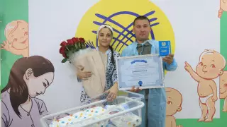 Бейбит Исабаев поздравил талдыкорганскую семью с рождением 20-ти миллионного жителя страны