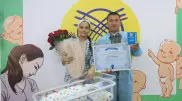 Бейбит Исабаев поздравил талдыкорганскую семью с рождением 20-ти миллионного жителя страны