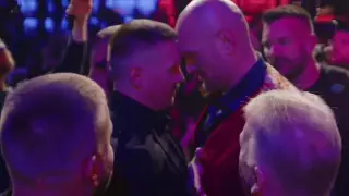 Фьюри и Усик устроили потасовку во время битвы взглядов в Эр-Рияде