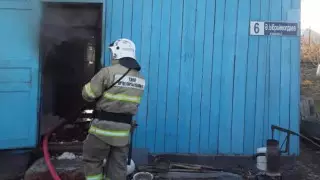 Мужчина спас бабушку из задымленного дома в области Жетысу