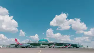 Ураганный ветер в Астане: сколько самолетов не смогли приземлиться