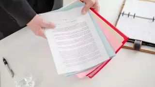 В Казахстане предложили наказывать за требование бумажных справок