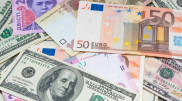 Курс доллара упал ниже 460 тенге