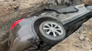 Не было знаков. Автомобиль с семьей провалился в траншею в Костанае