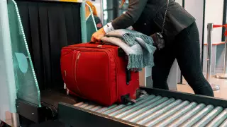 Куда девают конфискованные духи и шампуни, ответили в аэропорту Астаны