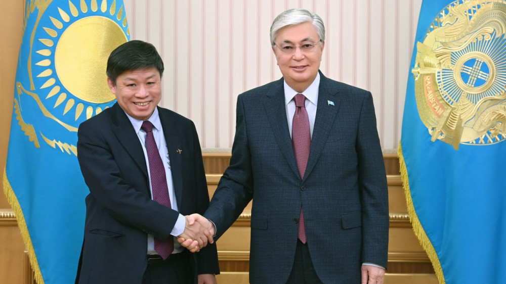 Токаев встретился с главой вьетнамского холдинга