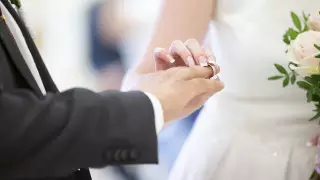 В каком возрасте женятся казахстанцы: статистика