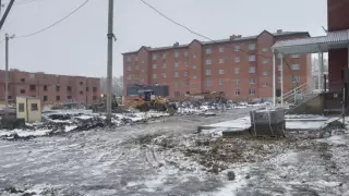 Жертөлелер суға толды: Щучинскіде көшелер "мұз айдынына" айналып жатыр