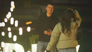 Казахстанец сделал своей избраннице "футбольное" предложение: видео