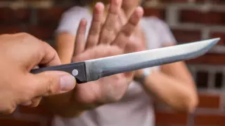 Муж устроил кровавую расправу над женой в отделении банка в Хромтау, пытаясь "сохранить семью"