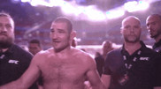 Ударил и угрожал оружием: конфликт чемпиона UFС попал на видео