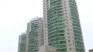 Жильцы "дома самоубийц" в Актобе возмутились установкой решеток за их счет