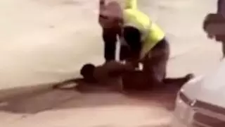 Пассажир вылез на крыло самолета и пытался угнать пикап в аэропорту