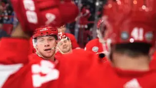 Хоккеист схитрил и заработал штраф для соперника: видео