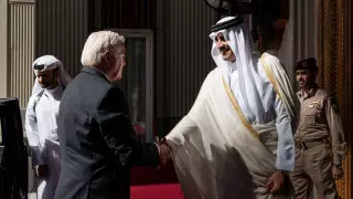 "Ждал полчаса": президента Германии не встретили в аэропорту Катара