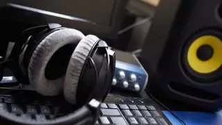 Даже за музыку на новогоднем представлении должны платить - сенатор об авторских правах