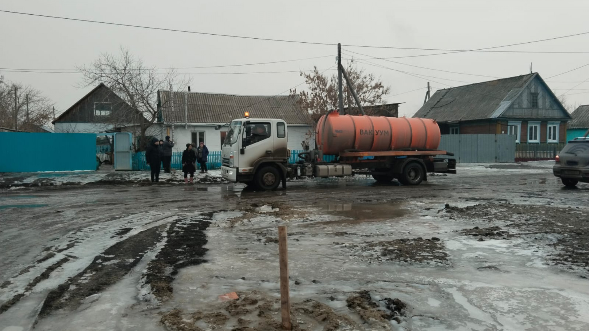 Тонем”: загадочный паводок уже месяц топит дома в Костанае: 01 декабря 2023  08:04 - новости на Tengrinews.kz