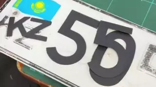 В Шымкенте водители начали массово заклеивать госномера авто, чтобы избежать штрафов