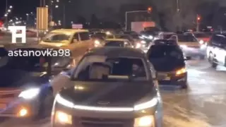 Огромные пробки образовались возле аэропорта Астаны