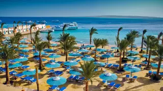 Казахстанка полетела в Египет и удивилась недостроенным крышам домов