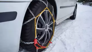 Как ездить по льду на автомобиле, рассказали спасатели