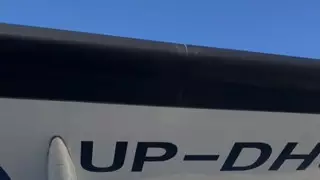 Самолет Qazaq Air столкнулся с птицами при посадке в аэропорту Атырау