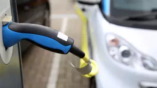 Досаев пообещал облегчить жизнь владельцам электромобилей