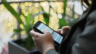 Жительницу Атырау наказали за переписку в WhatsApp