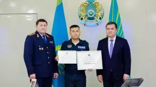 Спас детей от падения с 9-го этажа: лучшего участкового выбрали в Астане