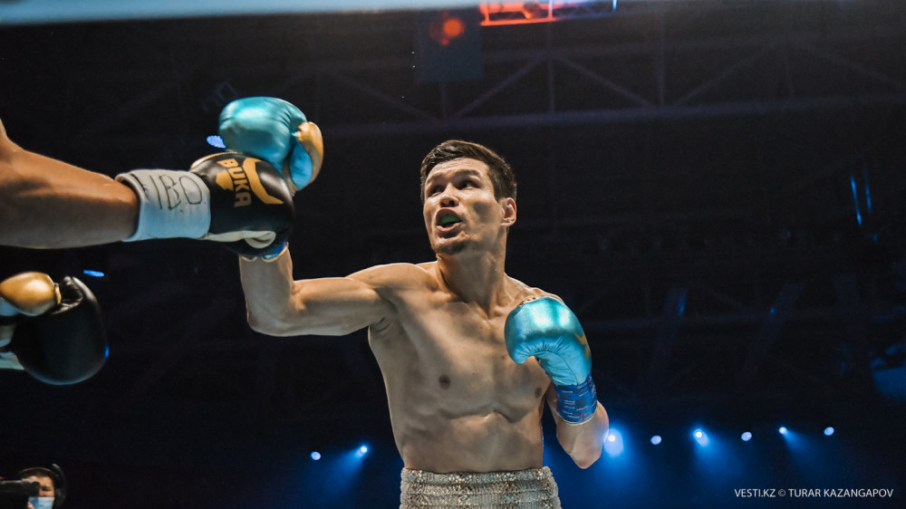 Данияр Елеусинов вернулся в бокс и одержал победу